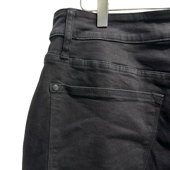 Judy Blue Black Mid-Rise Destroyed Slim FIT Jeans 
size 18W NWT - Picture 10 of 12